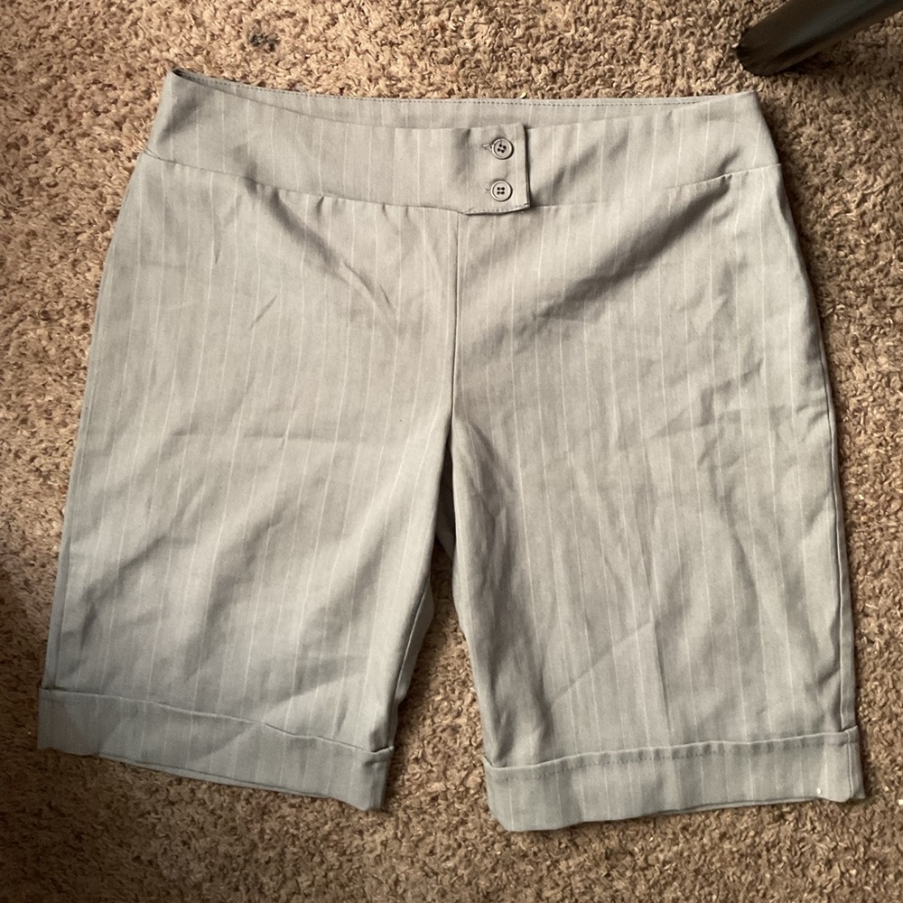 Dots Light Gray Women's Bermudas